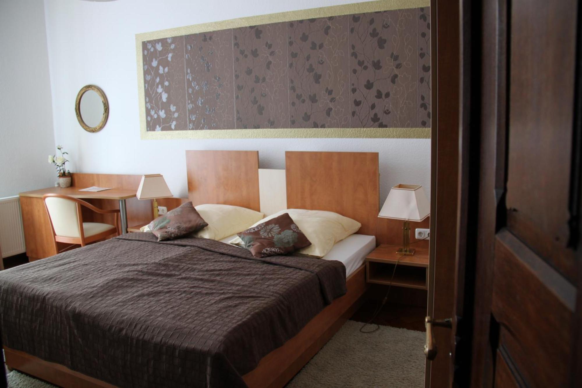 Hotel Vier Loewen ترابن ترارباخ المظهر الخارجي الصورة