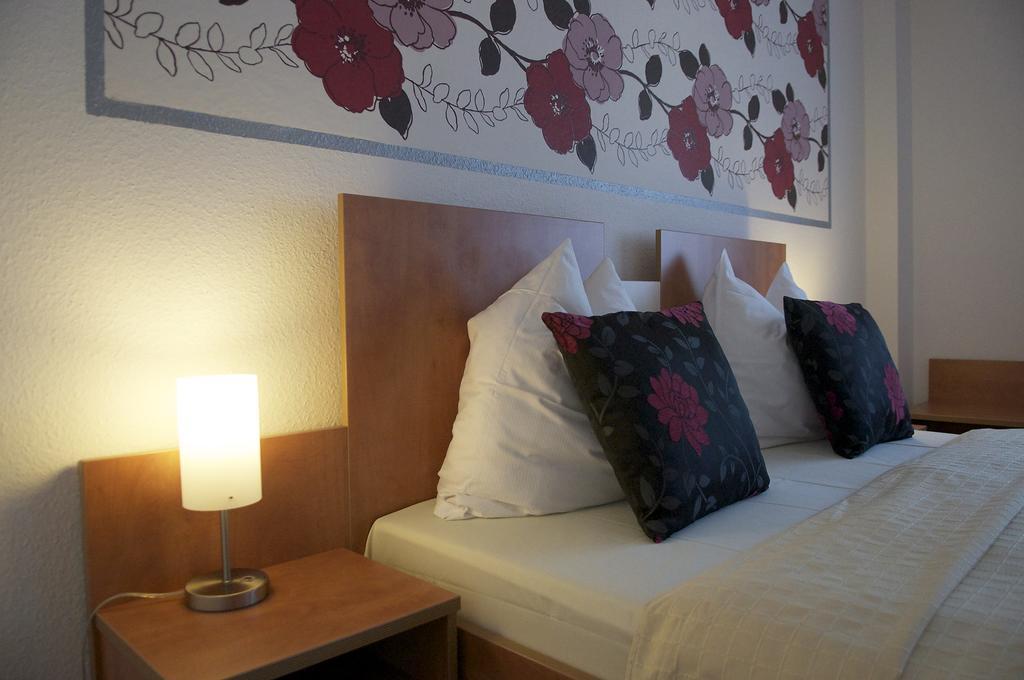 Hotel Vier Loewen ترابن ترارباخ الغرفة الصورة