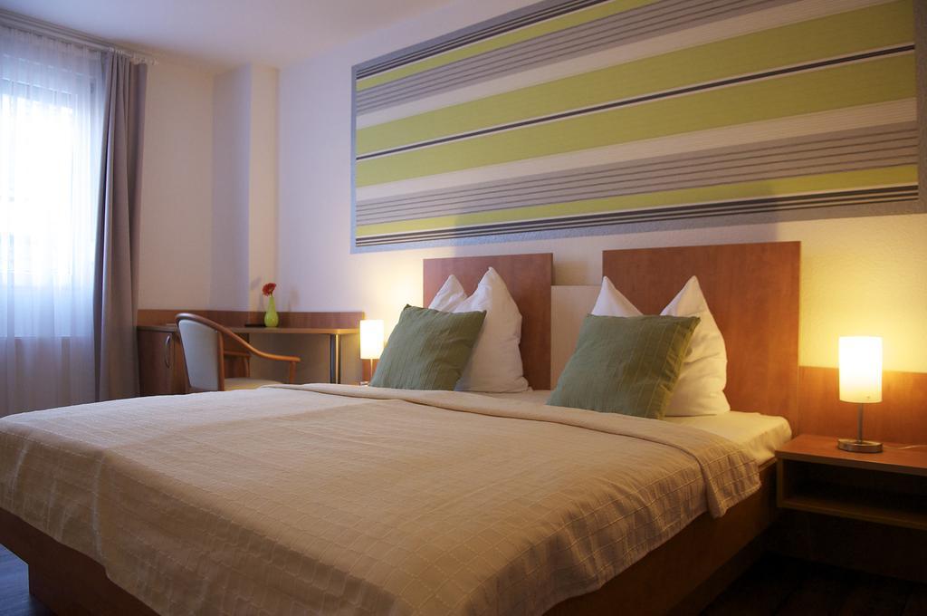 Hotel Vier Loewen ترابن ترارباخ الغرفة الصورة
