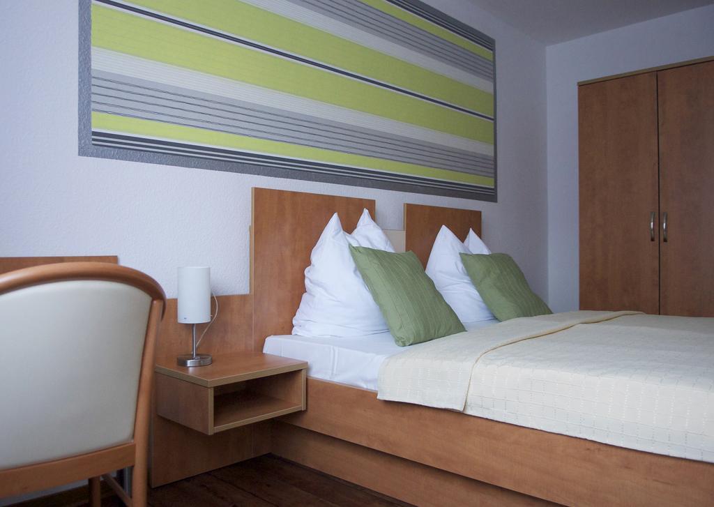 Hotel Vier Loewen ترابن ترارباخ الغرفة الصورة