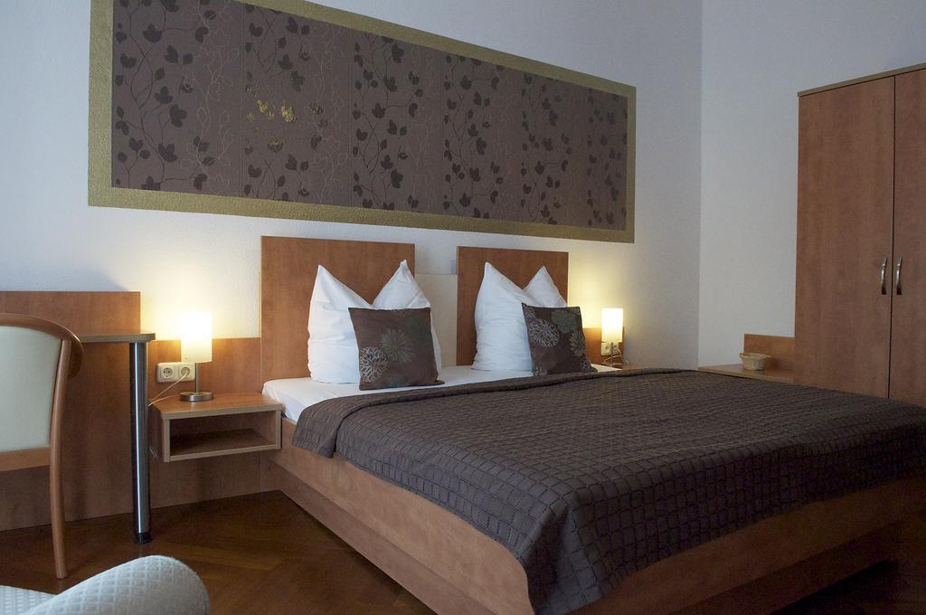 Hotel Vier Loewen ترابن ترارباخ الغرفة الصورة