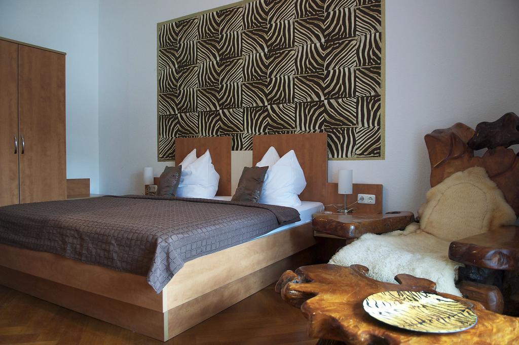 Hotel Vier Loewen ترابن ترارباخ الغرفة الصورة
