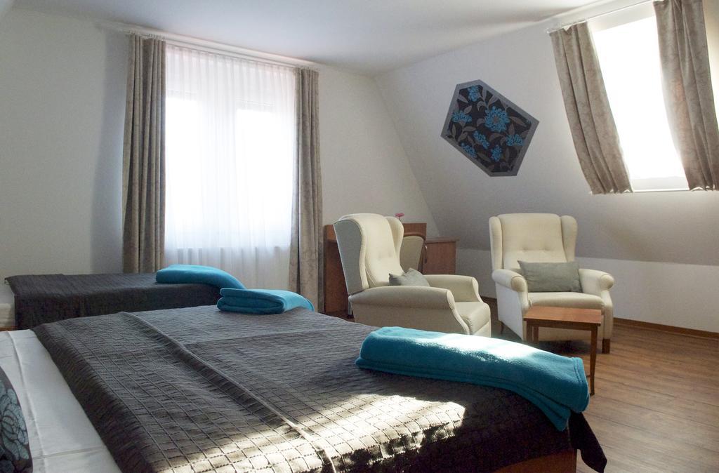 Hotel Vier Loewen ترابن ترارباخ الغرفة الصورة
